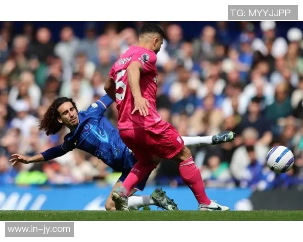 罗伯特桑切斯与库库雷利亚今日重返训练场状态回暖 罗伯特桑切斯与库库雷利亚今日重返训练场状态回暖