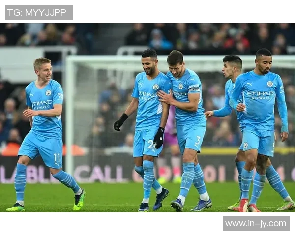 曼城球员哈兰德迪亚斯携手探访儿童医院捐赠超1300份温暖礼物