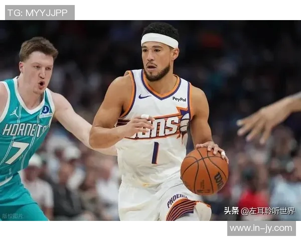 布克单骑难救主全场最高32分难阻对手逆袭第三节独得19分表现耀眼 布克单骑难救主全场最高32分难阻对手逆袭第三节独得19分表现耀眼