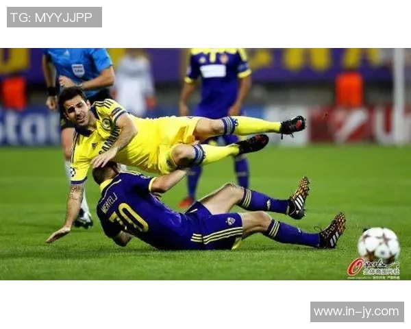 奥多贝尔精准传中特尔头球击中横梁险些破门